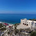 La Perla Hotel